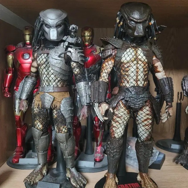 Hot Toys Predator Jungle Hunter 2.0 & City Hunter 2.0 Figures - Set
