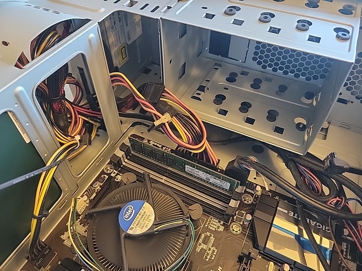 Antec ASUS GA-H87-D3H Desktop PC Intel Core i5-4570 3.20GHz