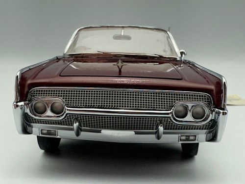 Franklin Mint 1961 Lincoln Continental, Maroon, 1:24, ottimo, con scatola - Foto 16 di 24