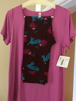 LuLaRoe Outfit OS Bunny/Floral Print Leggings & Small Classic Tee
