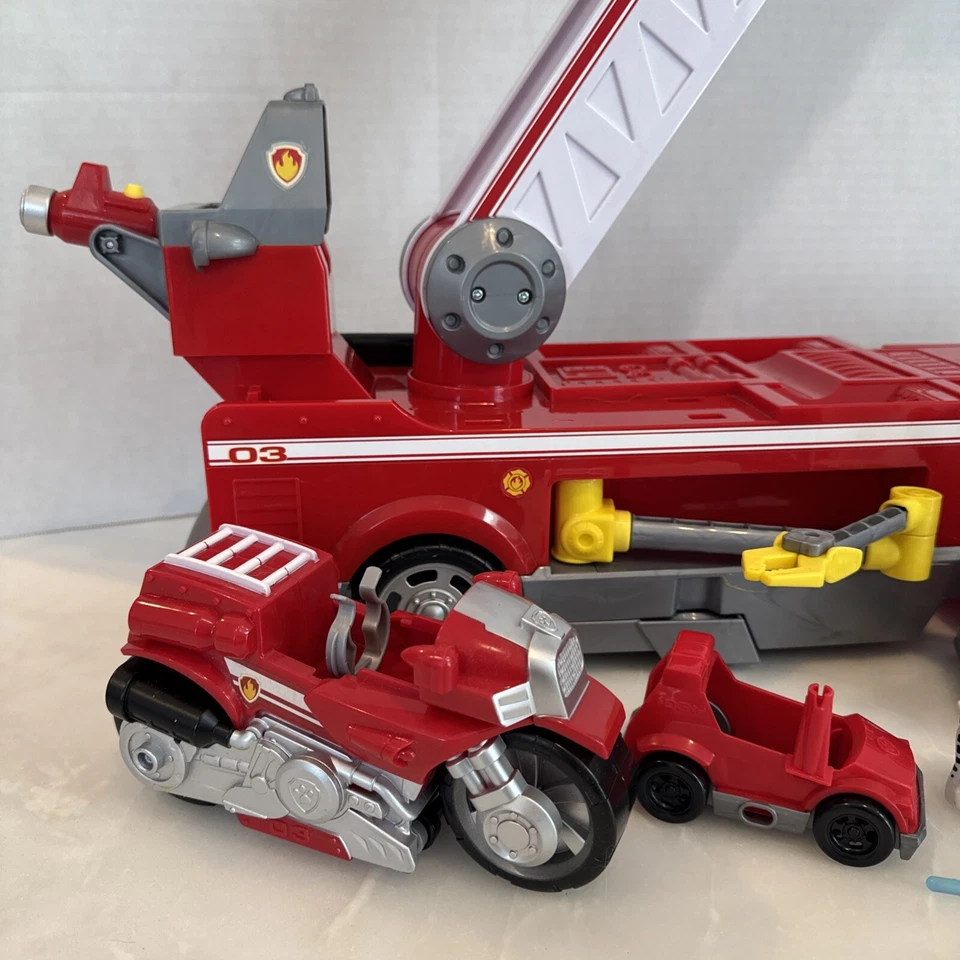Paw Patrol Ultimate Rescue Fire Truck Extendable 2ft Ladder Light Sound HUGE Lot - Image 2 of 4