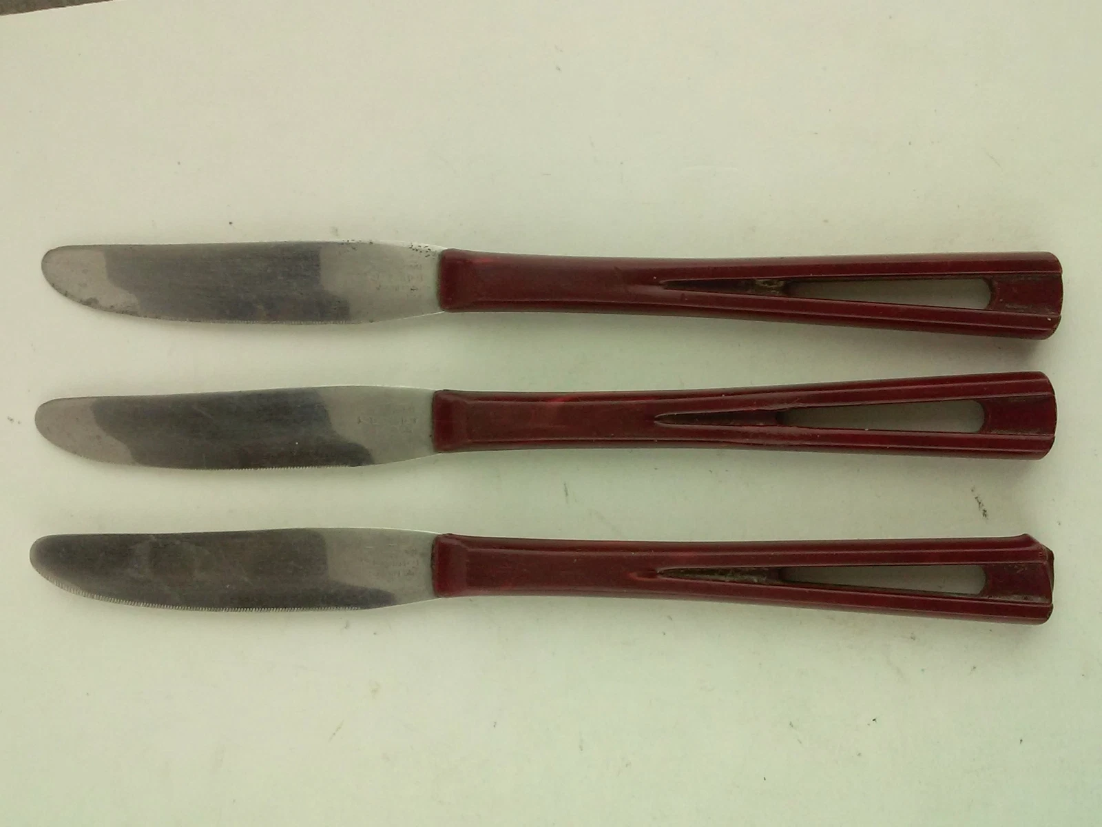 Vintage Set of 3 Stanhome Serrated Dinner Knives Red Brown Burgundy Swirl Handle