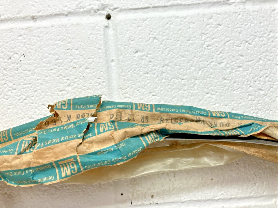 Novo OEM GM RH guarnição de poço de roda dianteira 9635138 1988-98 Chevrolet C1500/K1500 (SR59) - Imagem 4 de 4