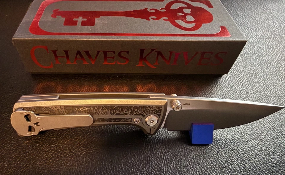 Cuchillos Chaves RCK9 Personalizados - Grabado “El Señor de los Anillos” | Marco de Titanio | M390 Foto 3 de 3