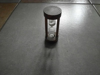 Alte Eieruhr Sanduhr Holz / Glas H= 9cm D= 3,5cm