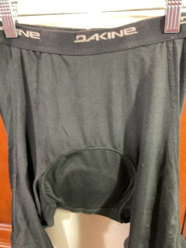 Dakine Medium Polygiene Padded Cycling Shorts GUC As Seen Solid Black Athletic H - Image 3 of 4