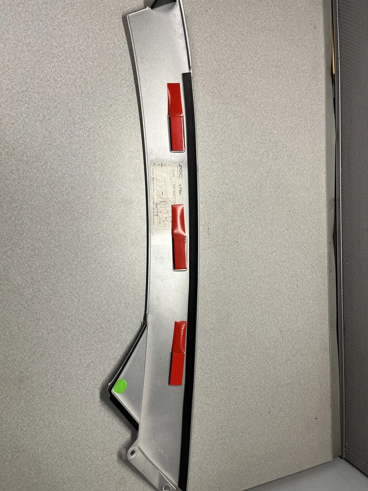 Лобовое стекло со стороны водителя 2004-2006 SSR серебристое окрашенное молдинг стойки - Изображение 2 из 2