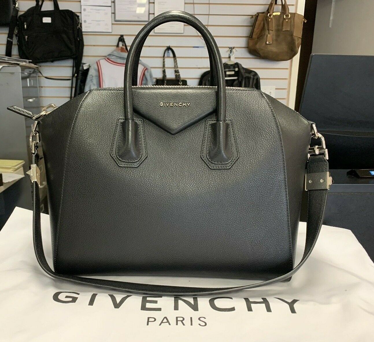 givenchy antigona medium