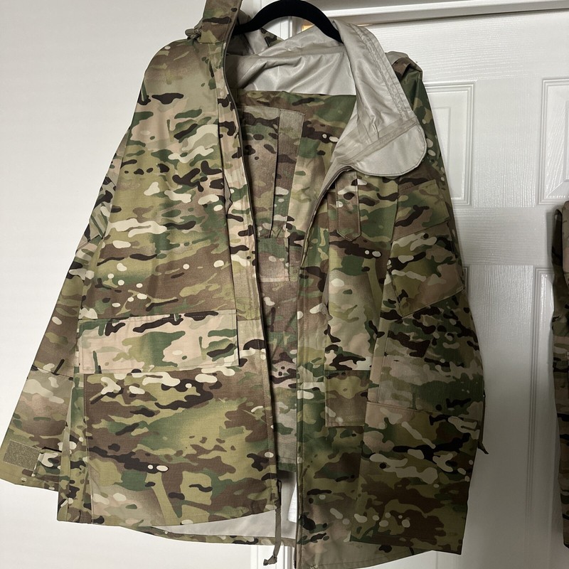 APECS GORE-TEX Waterproof Suit Multicam, size LR.NEW