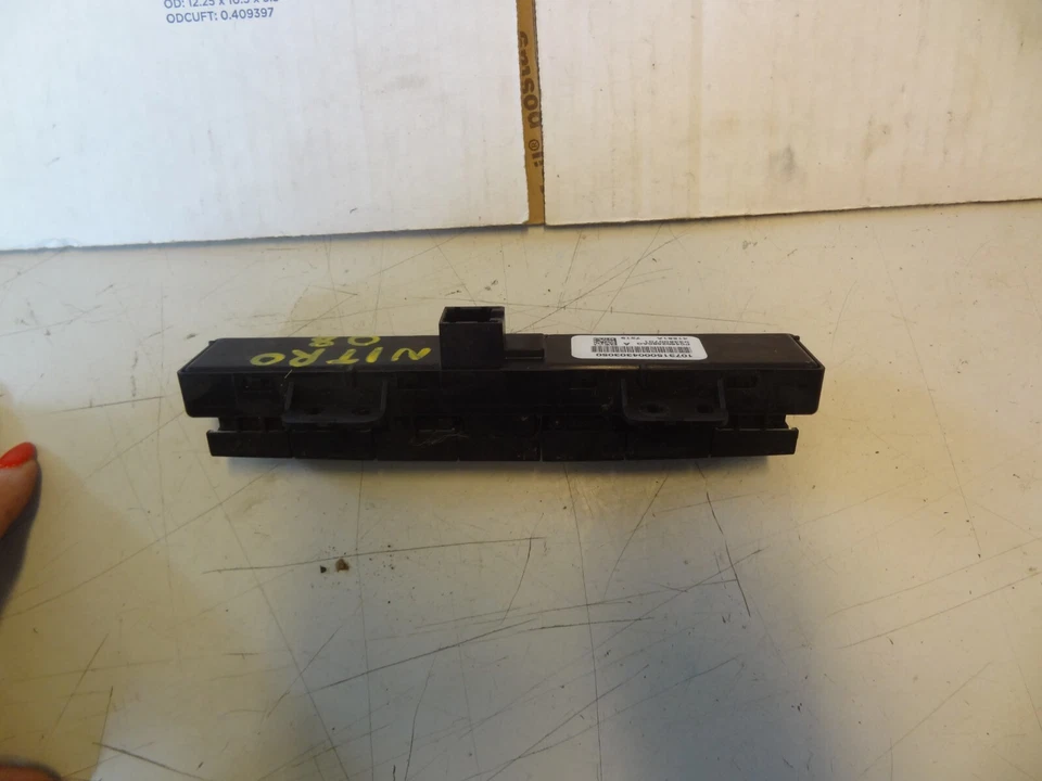 2007 2008 2009-2011 Dodge Nitro ESP Hazard Light Control Switch P04602560AG OEM Foto 3 de 4