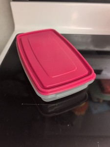 Rubbermaid Servin Saver #5 Rectangle 4 Cup Pink Lid