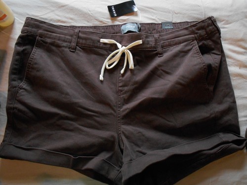 NWT Torrid Mauve Pull On Stretch Twill Boyfriend Shorts Women's 2 2x 18/20 Maroo - Picture 2 of 4