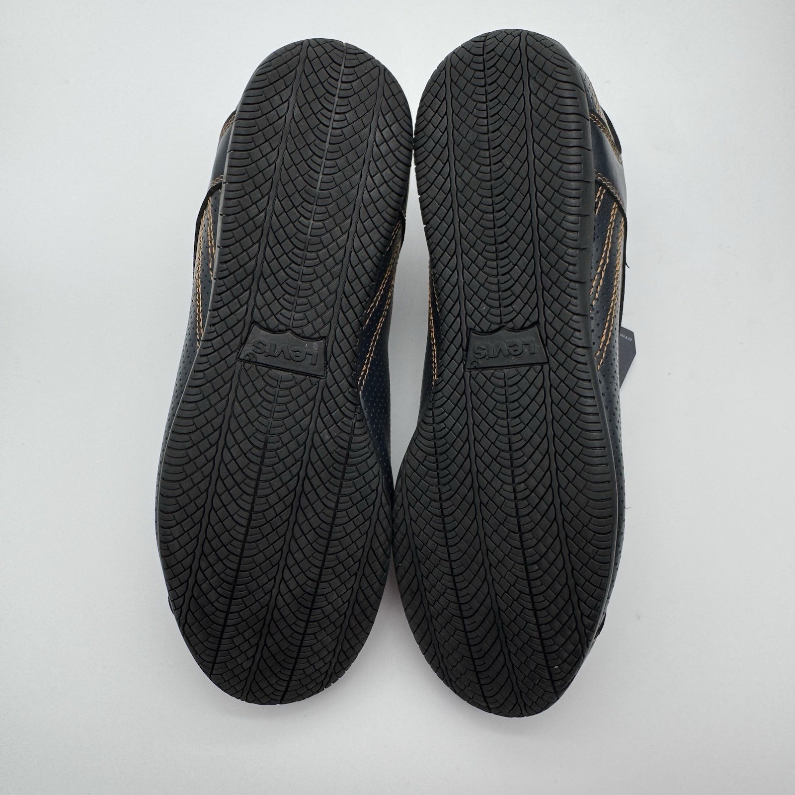 New Levis Sylmar Burnish Men’s 9.5 Navy Sneakers NWT thumbnail 14