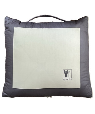 Nikken Kenkotherm 57  X 49  Travel Comforter Blanket Portable Zip Handle