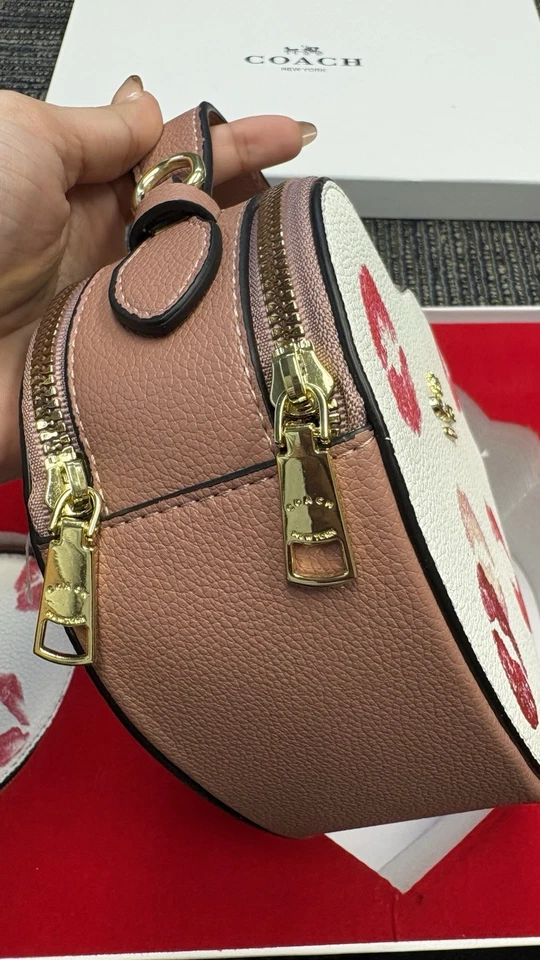 Сумка через плечо Coach Kiss Heart комплект с ремешком и вишневым амулетом - Изображение 3 из 4