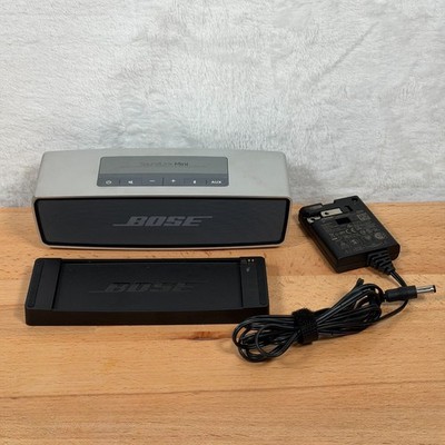 BOSE Soundlink Mini Bluetooth Speaker Silver w/Dock-Charger Tested and Working