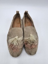 TOMS Suede Espadrilles Tan With Dusty Rose Tassels Sz 7 US Pre-owned