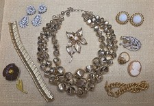 Pretty Vintage 12 Pcs Glass Mixed Gold/Silver-tone Jewelry Lot 
