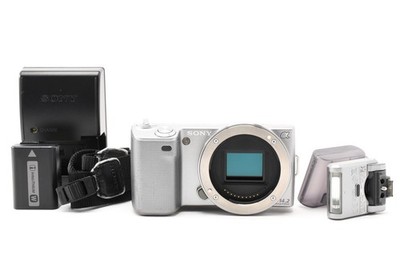 Sony NEX-5 Spiegellose Digitalkamera Body Shutter Count9559 mit Blitz Silber 371