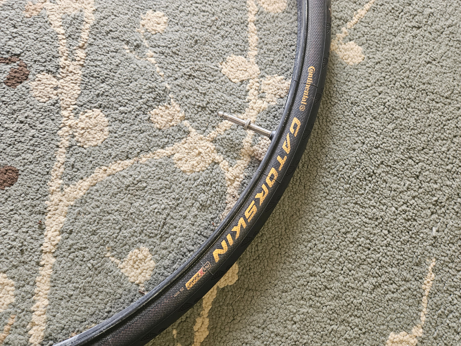 Continental GatorSkin Tire 700x25c Wire Bead Road Tour Urban Puncture Resistant