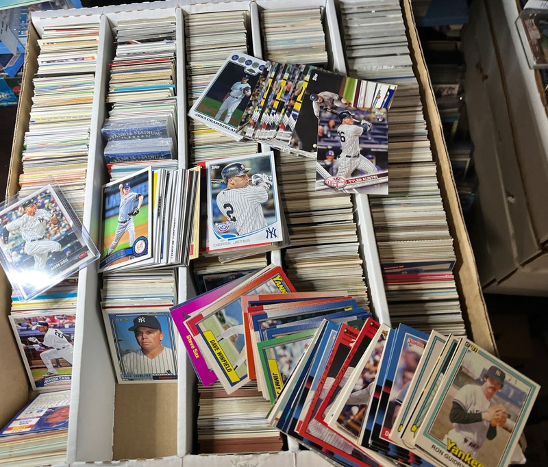 NEW YORK YANKEES  500  COUNT-ASSORTED  CARD LOT