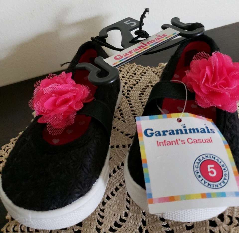 GARANIMALS BRAND ~ GIRL'S TODDLER SIZE 5  BLACK W/PINK FLOWER ~ CASUAL SHOES - Image 2 of 4