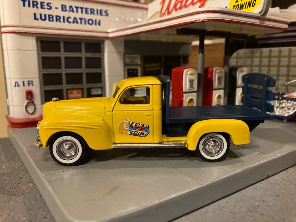 1950 Dodge Flatbed Truck, 1/43 Scale - Image 3 of 4