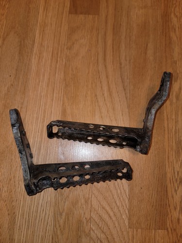 Discontinued 87-2012 OEM Yamaha Banshee Footpegs 3GG-27411-01-00 3GG-27421-01-00