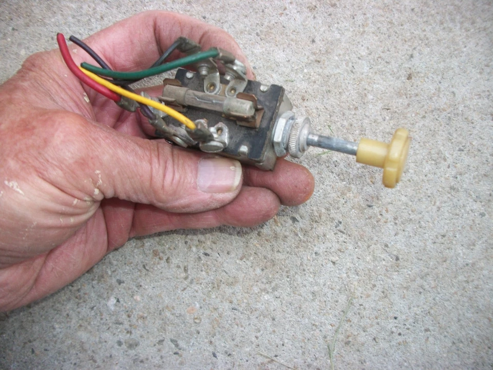 Ford Crestline 1950-1954 Custom Deluxe Shoebox BONITO interruptor de luz de cabezal de trabajo. Foto 4 de 4