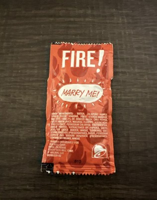TACO BELL FIRE SAUCE PACKET MARRY ME PROPOSAL ENGAGEMENT WEDDING LOVE  