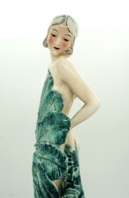 GOLDSCHEIDER Figure Subjects Lady Fan Stephan Dakon Vienna Mnr : 6214 H: 33 CM
