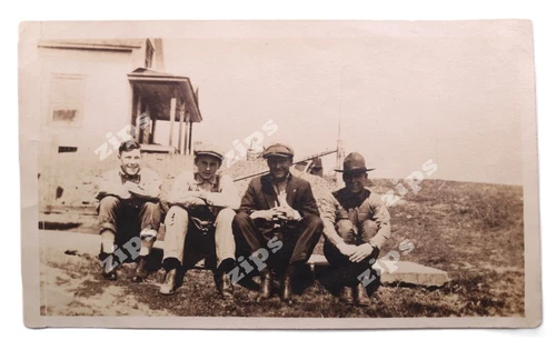 c1917 Photograph of Soldier Pictured with Friends/Brothers - Heading to War?