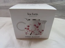 NEW in Sealed Box Tea Forte Pugg 24 oz. Teapot w/ Infuser Cherry Blossom
