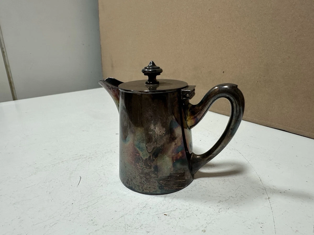 Ancienne cafetière ou théière en métal argenté Art Déco Deetjen