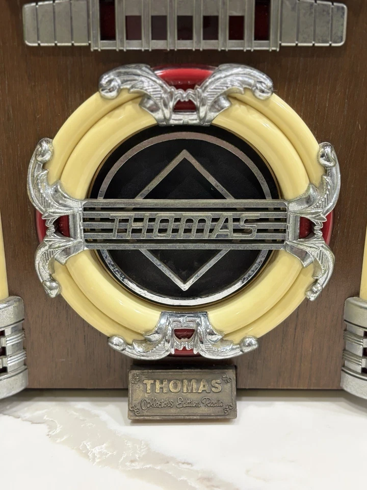Thomas Collector's Edition Vintage CR-11 Custom Jukebox Radio & Cassette Player - Image 3 of 4