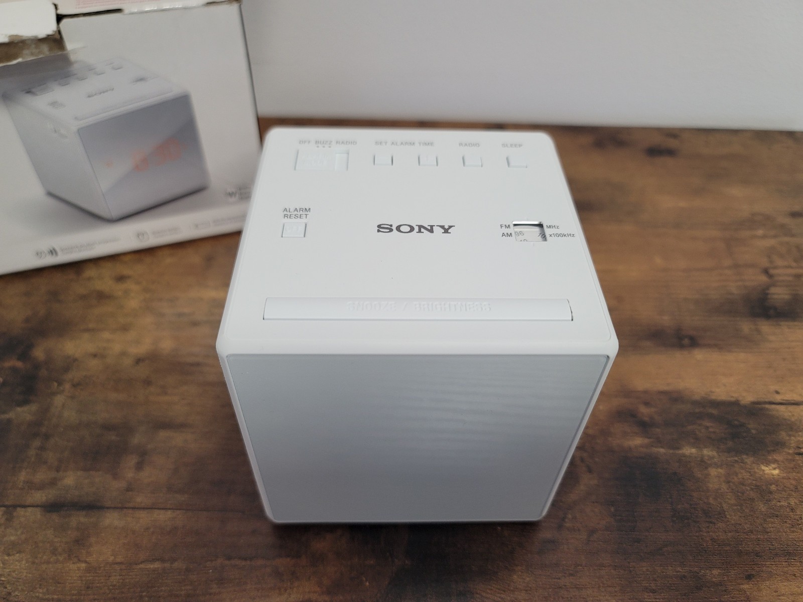 Radio Réveil FM/AM Sony ICF-C1W Cube Compact Compact Blanc LED