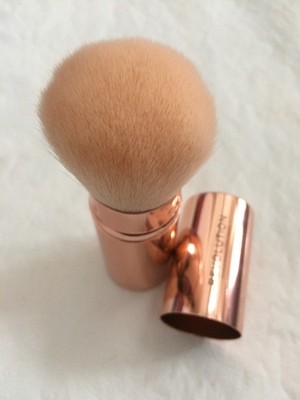 Revolution Puder Pinsel