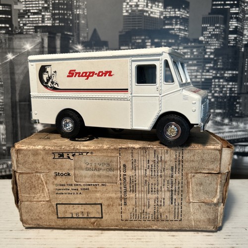 Snap On Tools Die Cast Truck Bank With Key Rare Ertl 9119PB Vintage 1990 New