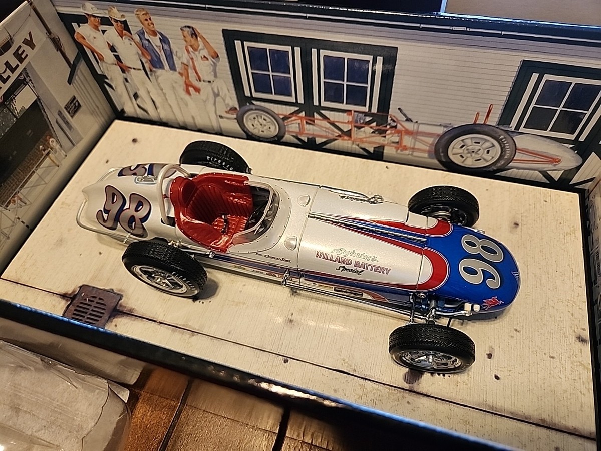 CAROUSEL 1 RACE CAR 1:18 SCALE PARNELLI JONES WATSON ROADSTER INDY