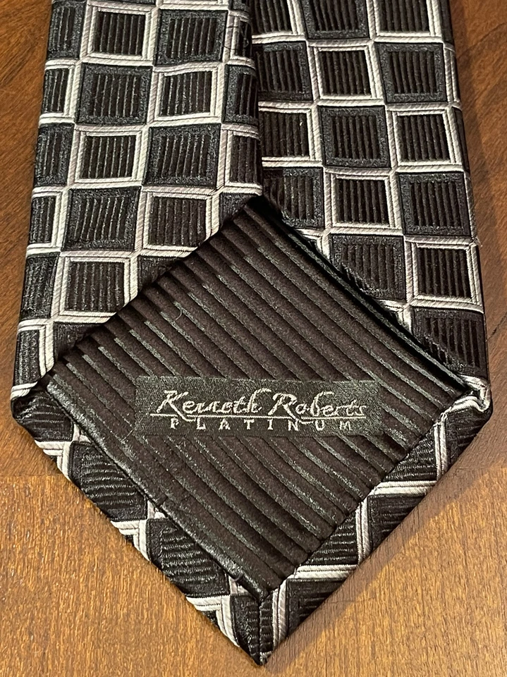 Corbata de cuello Kenneth Roberts platino negra gris 100 % seda para hombre hecha en China Foto 2 de 4