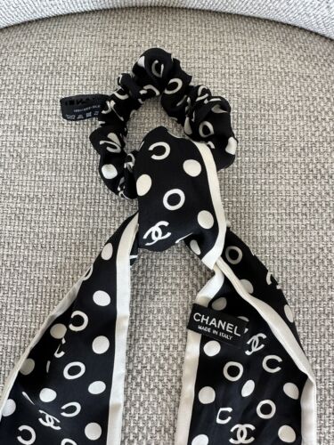 100%AUTH Chanel 21S Black/White CC 100%Silk Scrunchie with Slim Scarf - Picture 3 of 21