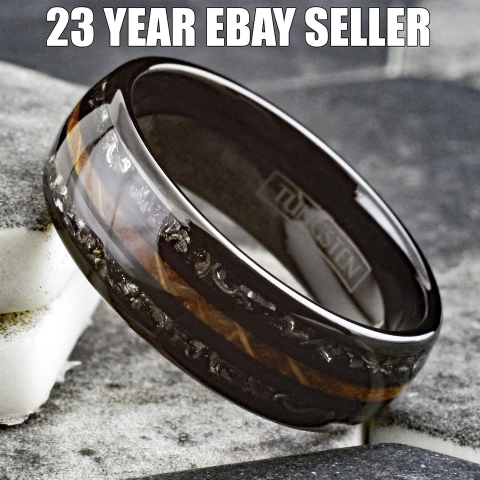 Anillo de boda de carburo de tungsteno negro para hombre barril de whisky madera y meteorito Foto 3 de 4