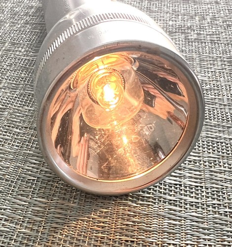 Aluminum Silver Maglite 2 D Cell Flashlight 10" Vintage TESTED WORKS! USA - Picture 2 of 12