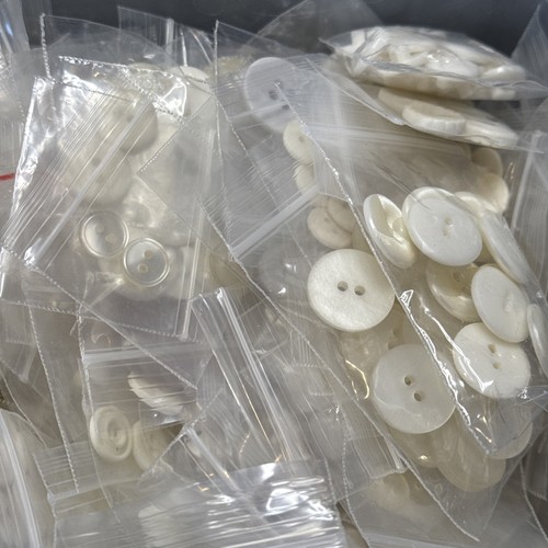 Huge Lot White Mixed Vintage & New Buttons 4+ lbs. Collectible Crafts Sewing - Picture 4 of 11