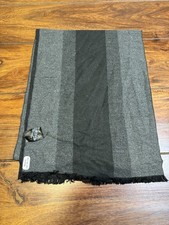 Grauer Herrenschal mit Streifen &ndash; 170x30 cm, sehr guter Zustand