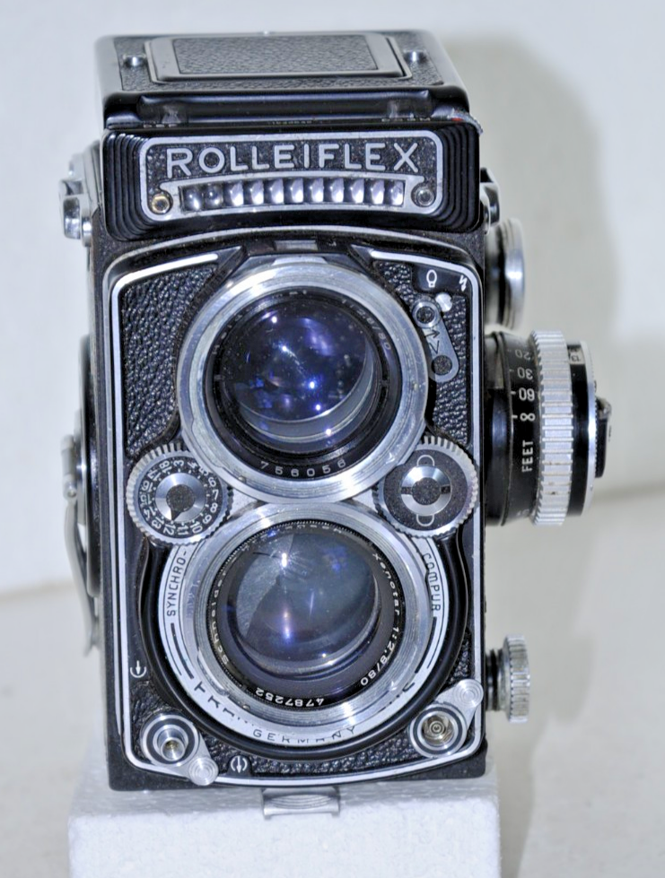 Rolleiflex 2.8E #1623549 w/ Schneider-Kreunach 1:2.8/80 Xenotar