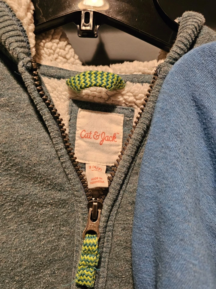 Cat & Jack Boys Size 6/7 Lot – Hoodies, Flannels & Henley – 5 Pieces Bundle - Image 4 of 4