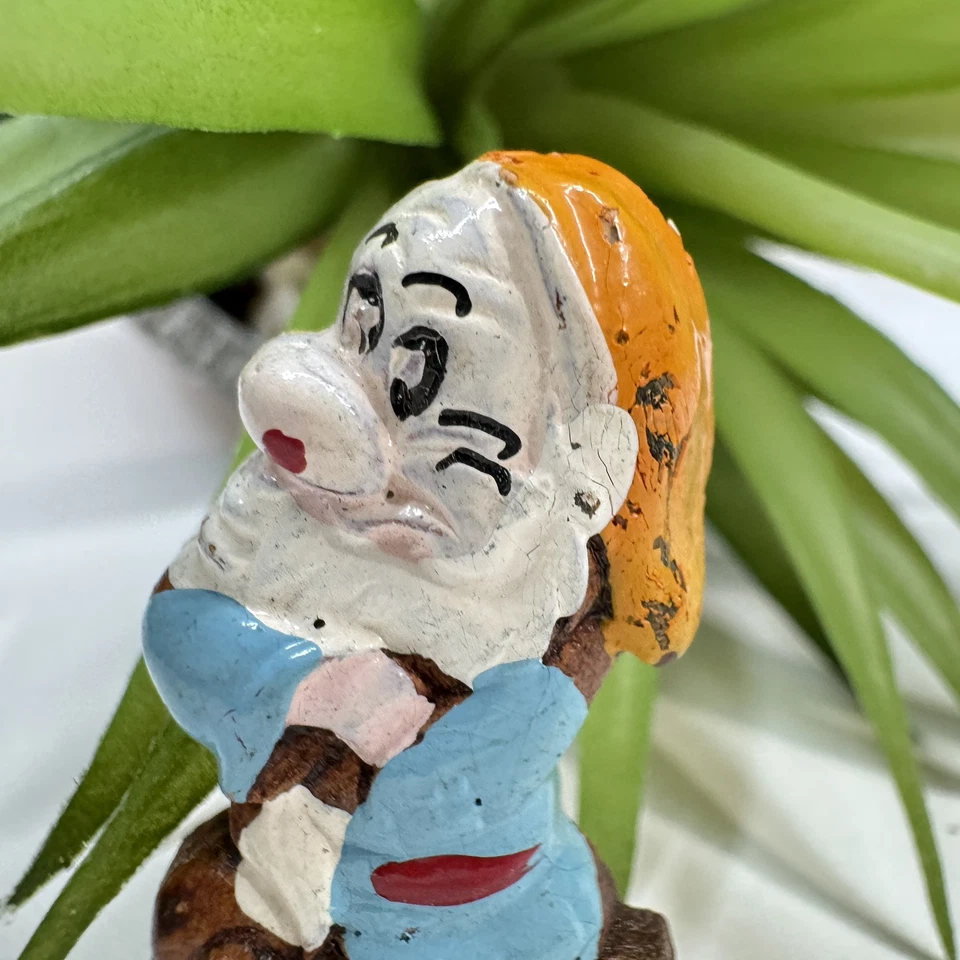 Винтажная коллекционная булавка 1938 Disney Snow White Grumpy Dwarf деревянная с ручной росписью - Изображение 4 из 4
