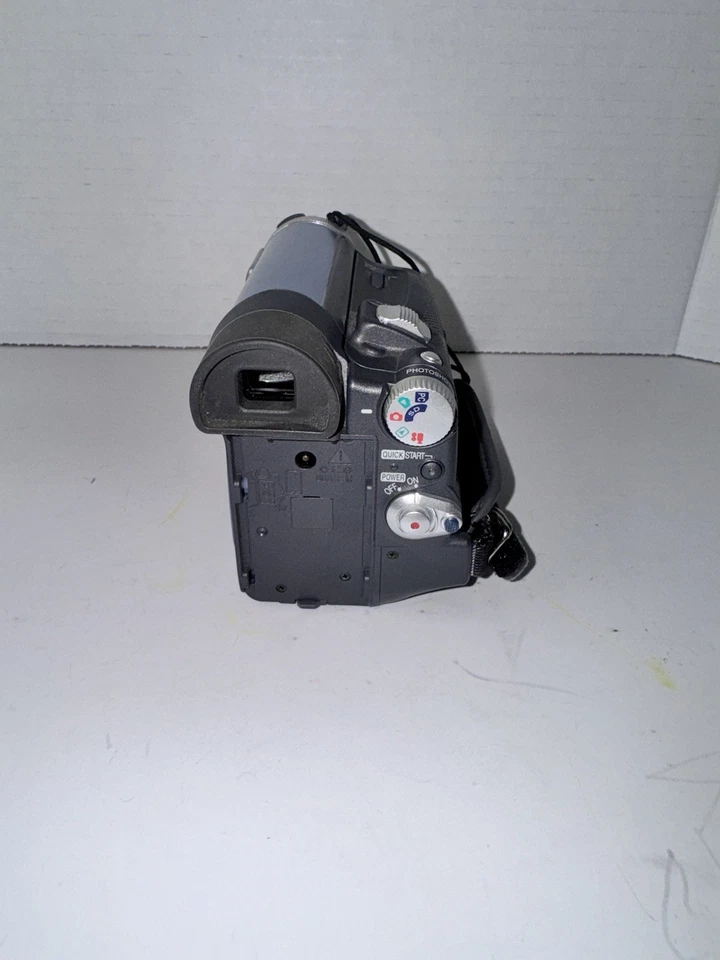 Videocámara Panasonic PV-GS2 Mini DV sin batería COMO ESTÁ PARA REPUESTOS DE REPARACIÓN Foto 3 de 4