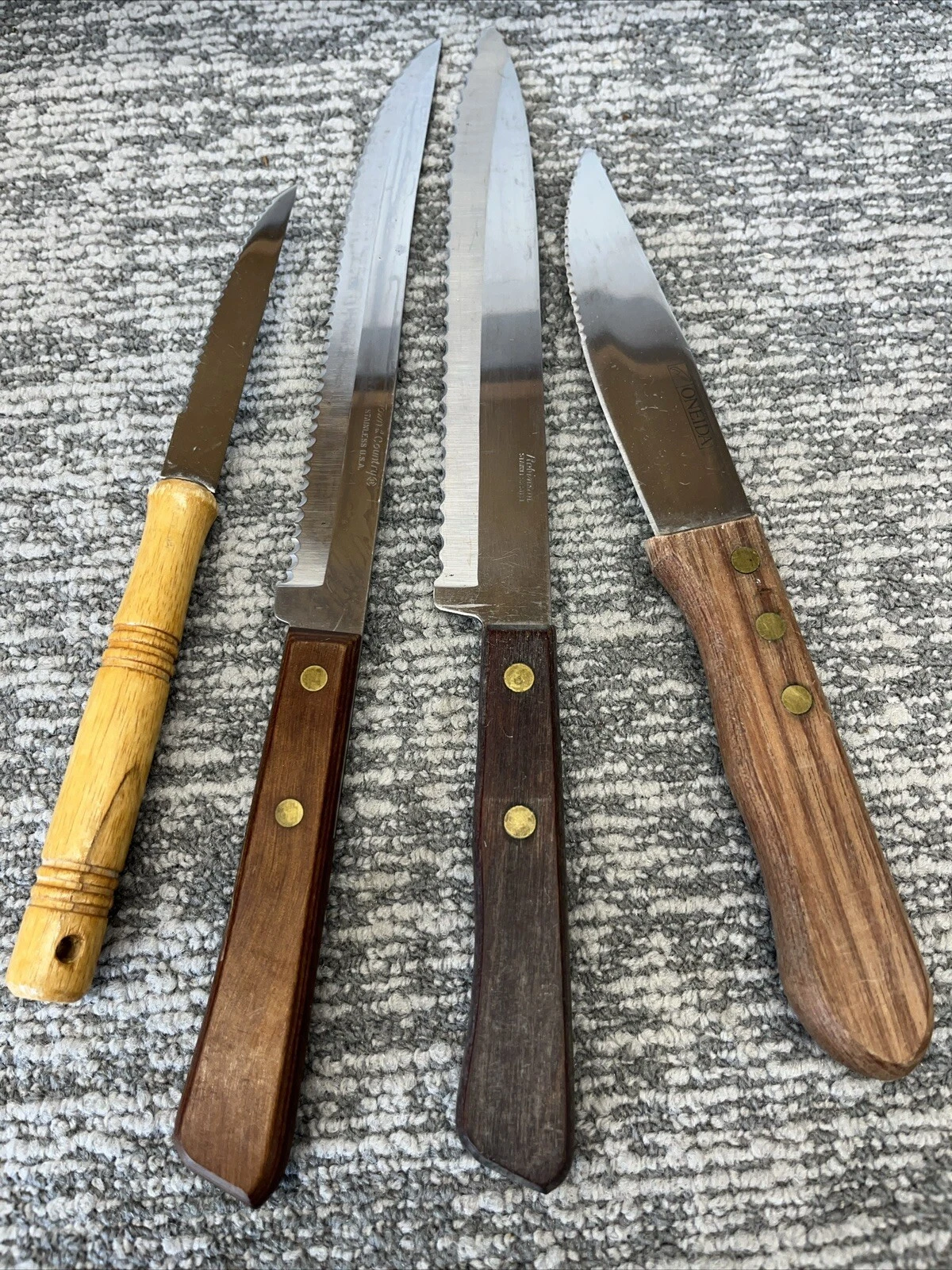Lot of 4 Kitchen Knives, 1 Oneida, 1 Town & Country, 1 Robinson, Wood Handles